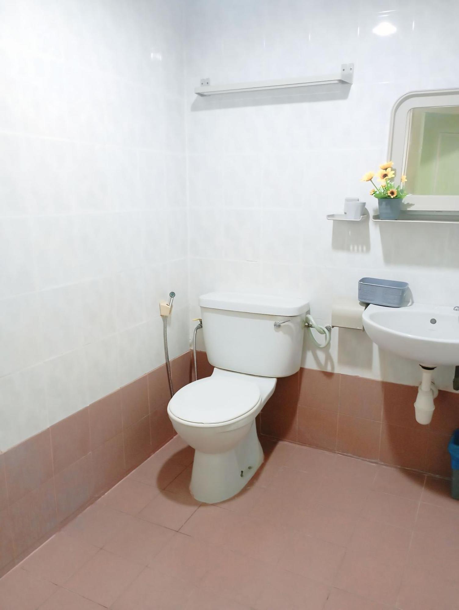 Suria Hotel Sdn Bhd كوتا بْهارو الغرفة الصورة
