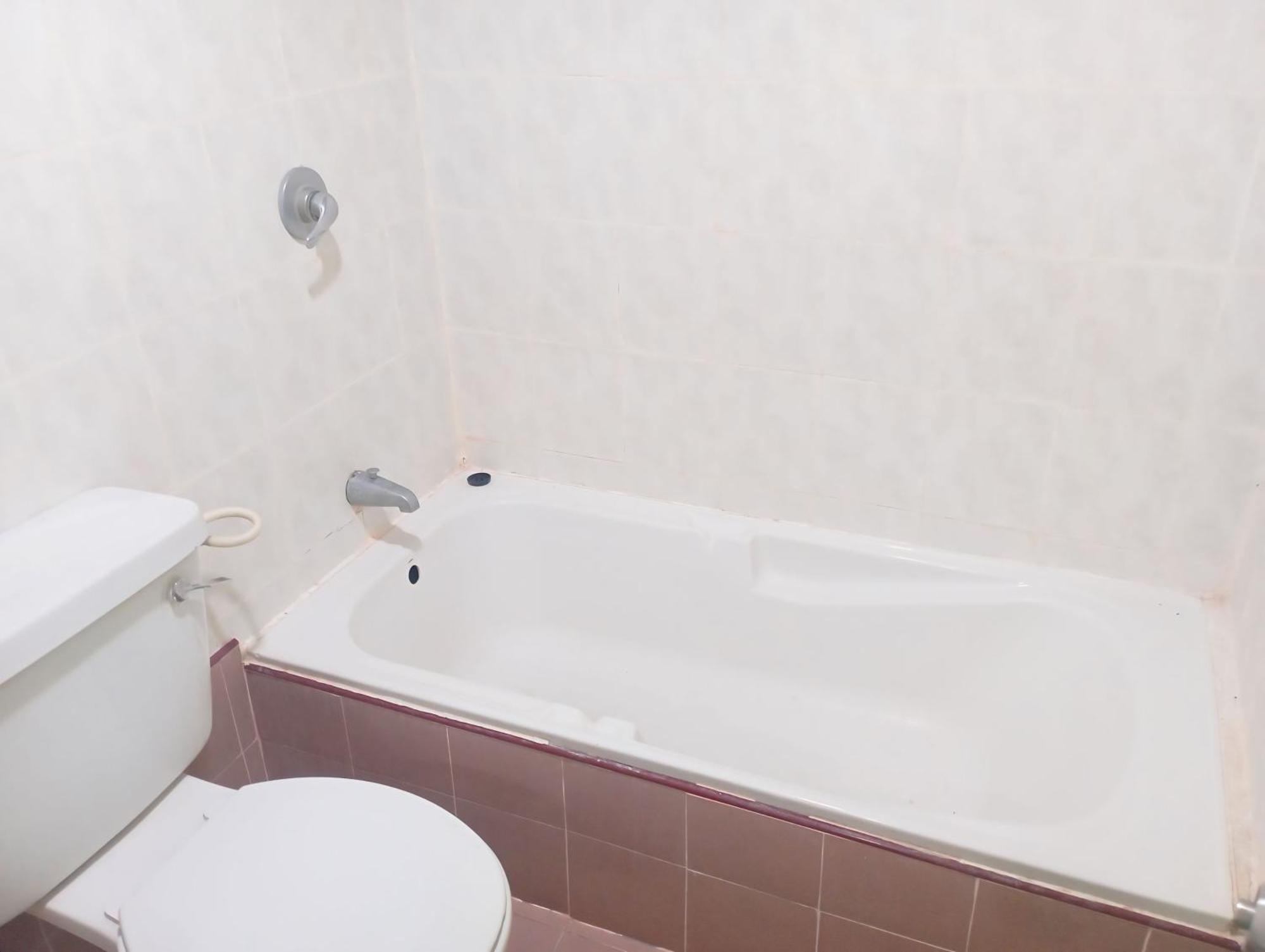 Suria Hotel Sdn Bhd كوتا بْهارو الغرفة الصورة