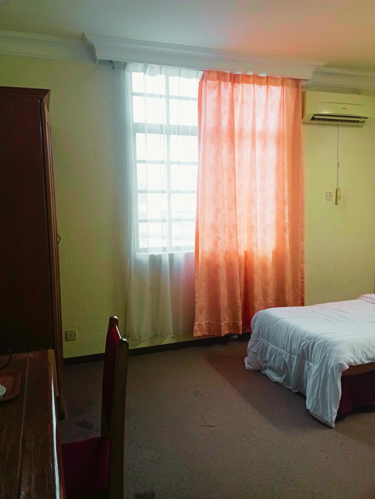 Suria Hotel Sdn Bhd كوتا بْهارو المظهر الخارجي الصورة